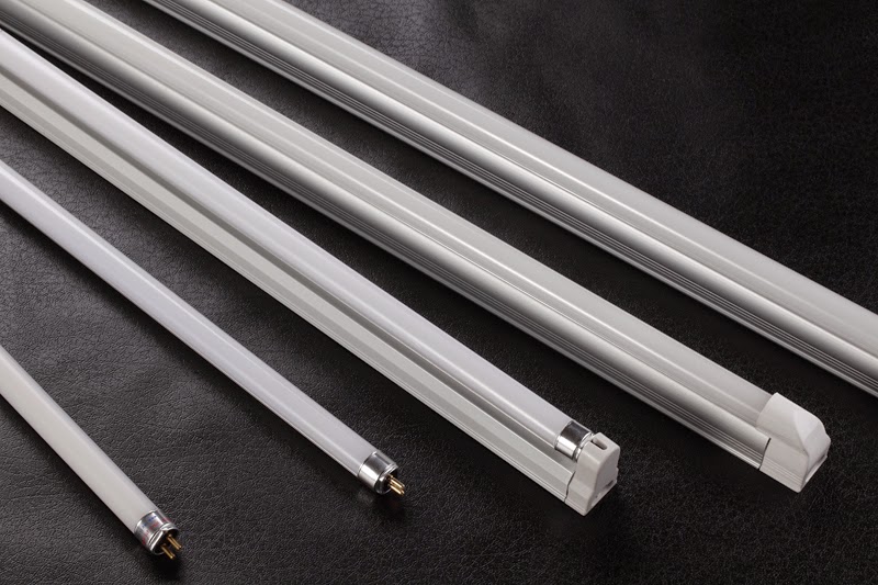 so sánh đèn huỳnh quang và đèn led