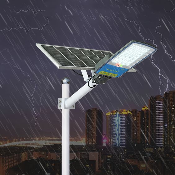Đèn năng lượng mặt trời có chiếu sáng vào những ngày mưa không?