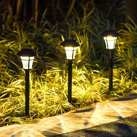 mẫu đèn sân vườn năng lượng mặt trời