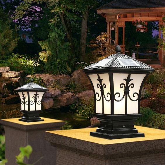 đèn trụ cổng năng lượng mặt