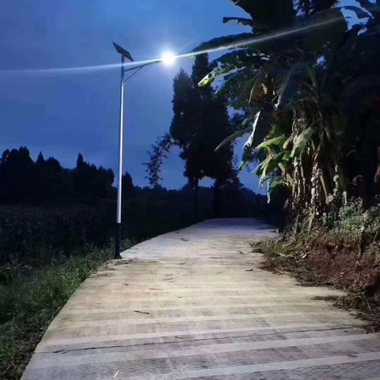 Đèn Năng Lượng Mặt Trời | Đèn Bàn Chải 300W sáng trắng cao cấp BC300