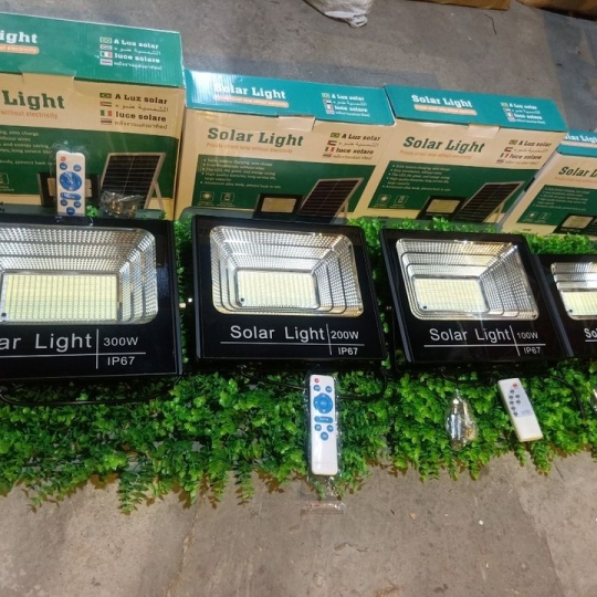 Đèn Pha Báo Pin 100W Ánh Sáng Trắng Sang Trọng LPV100
