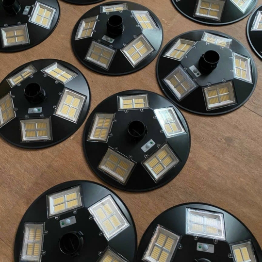 Đèn UFO- Đĩa bay 20 khoang 800W ánh sáng vàng năng lượng mặt trời Chiếu Sáng 360 Độ U800V5K4