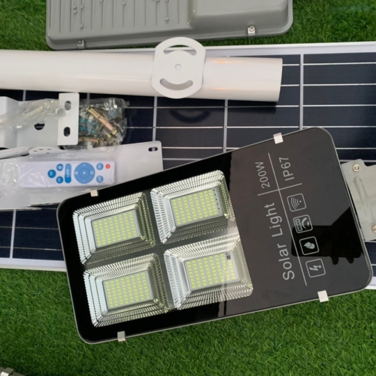 Đèn Năng Lượng Mặt Trời | Đèn Bàn Chải 200W sáng trắng cao cấp BC200