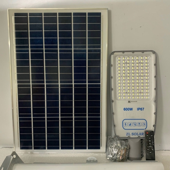 ĐÈN BÀN CHẢI 600W DÒNG BETA NĂNG LƯỢNG MẶT TRỜI SSH SOLAR HIỆN ĐẠI